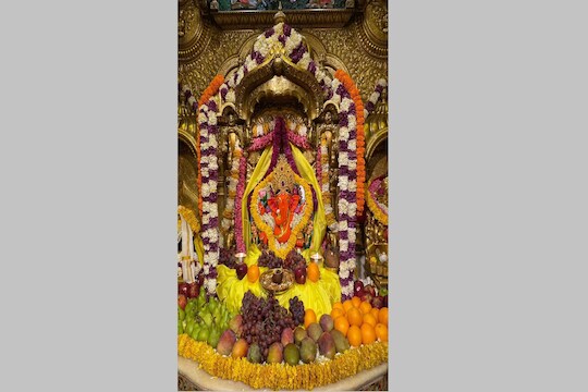 Shri Siddhivinayak Temple: सिद्धिविनायक मंदिरांचं भक्तांसाठी दार खुलं, बाप्पाच्या दर्शनासाठी नवी नियमावली जारी