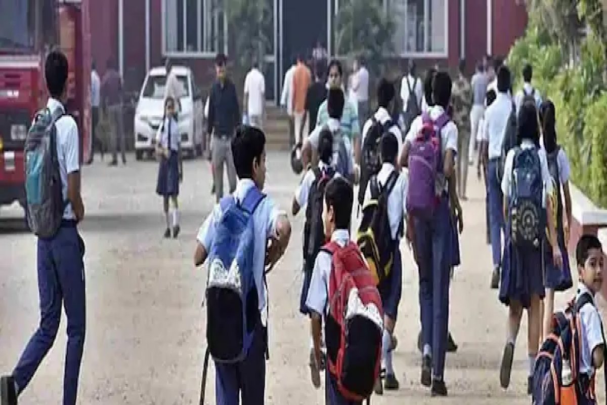 पहिली ते चौथी शाळा पुन्हा सुरु करण्यावर जोर, टास्क फोर्ससोबत चर्चा करुन लवकरच घेणार निर्णय