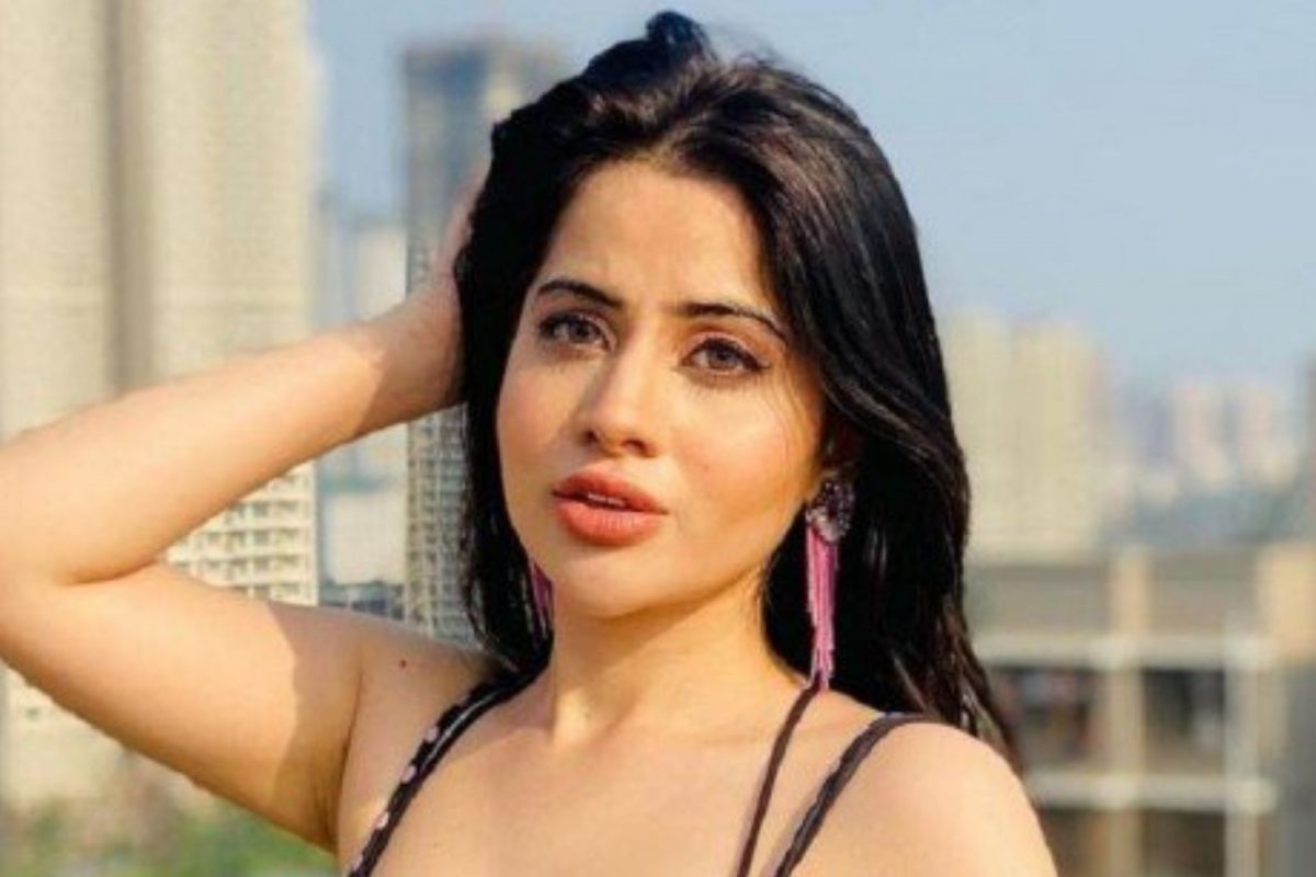 Urfi Javed चा बॉयफ्रेंडही झाला फेमस; Kiss करतानाचा Video Viral