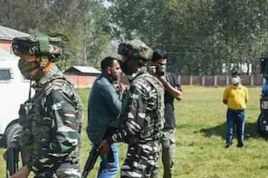 पाकच्या कुरापती सुरूच; 'हायब्रिड' दहशतवाद्यांकडून काश्मीरमध्ये सामान्य नागरिकांच्या हत्या
