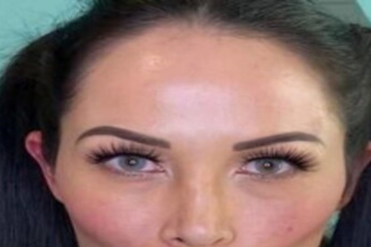 बापरे! एका पक्षासाठी एवढा त्याग? या कारणामुळे तरुणीनं 2 वर्षांपासून बाहेर फिरणंही सोडलं