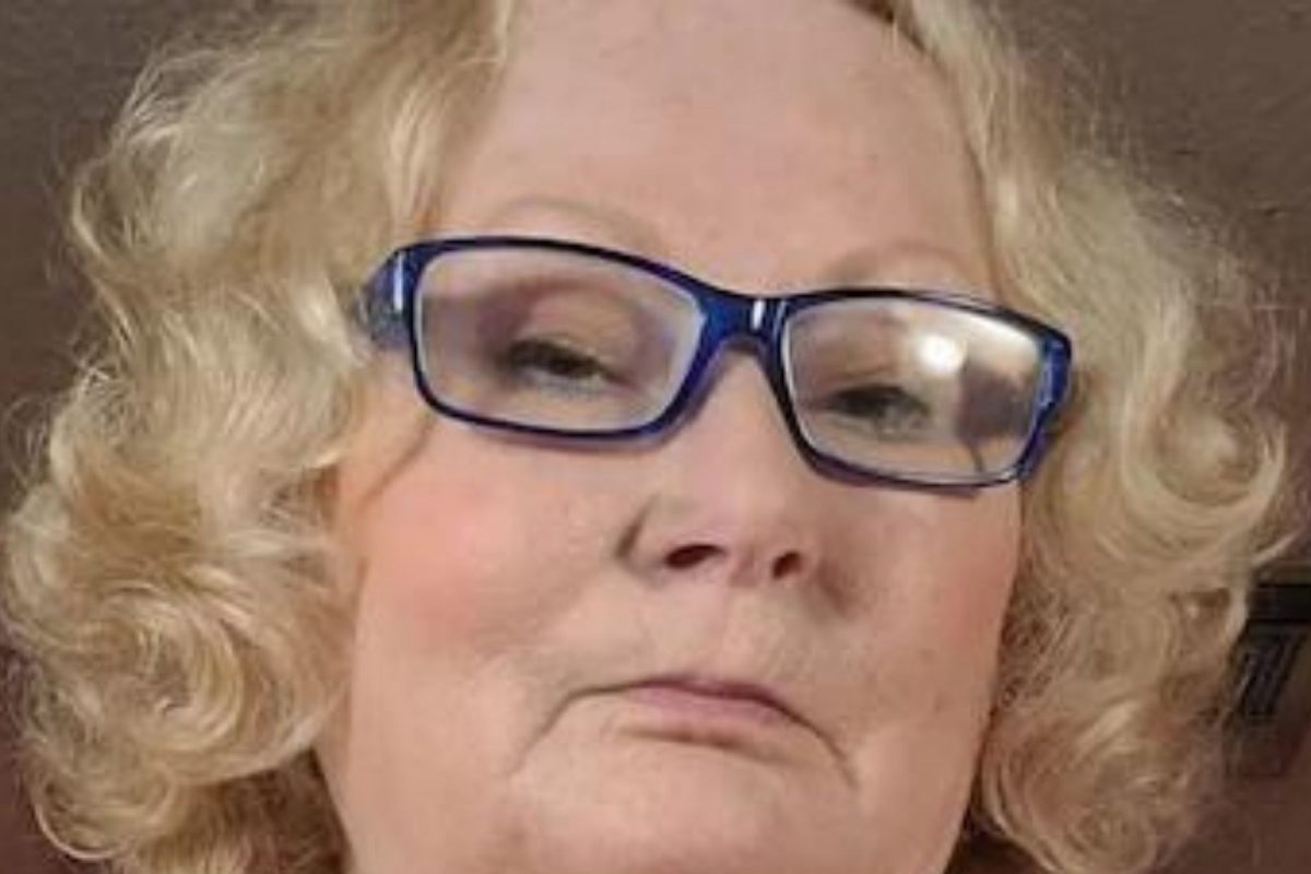 मुलाच्या उपचारासाठी पैसे नसल्यानं वृद्ध महिलेनं निवडला विचित्र पर्याय; वर्षभरात झाली करोडपती