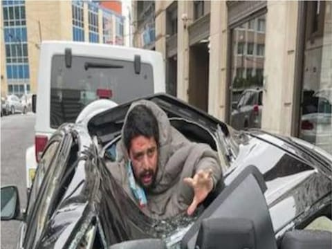 हा व्यक्ती खाली उभा असलेल्या BMW कारवर कोसळला (Man fall Down on BMW Car) . यानंतर कार आणि या व्यक्तीची जी अवस्था झाली ती पाहून सगळेच हैराण झाले. 
