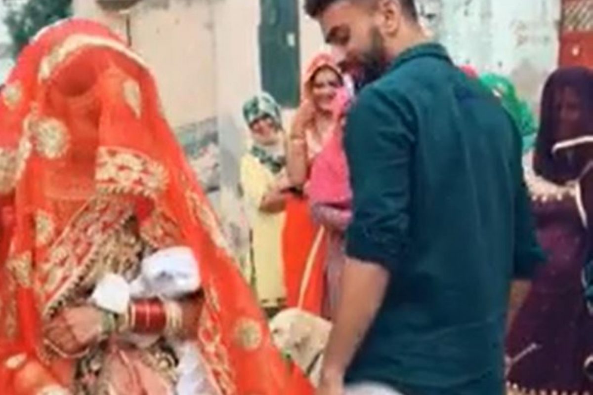 वहिनी घरी येताच दिरानं केलं असं काही की पाहून सगळेच हैराण, VIDEO VIRAL