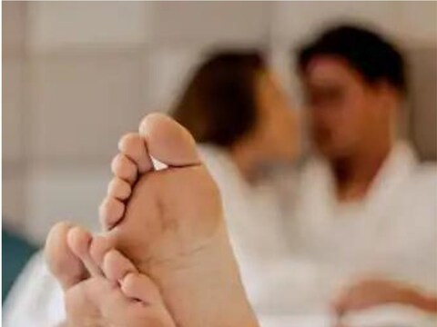 महिलेनं आपल्या पोस्टमध्ये सांगितलं, की तो तिच्या जीवनातील सगळ्यात खास अनुभव होता. मात्र, रोमान्स करत असतानाच तिच्या छातीत दुखू लागलं आणि तिला श्वास घेण्यास त्रास होऊ लागला 