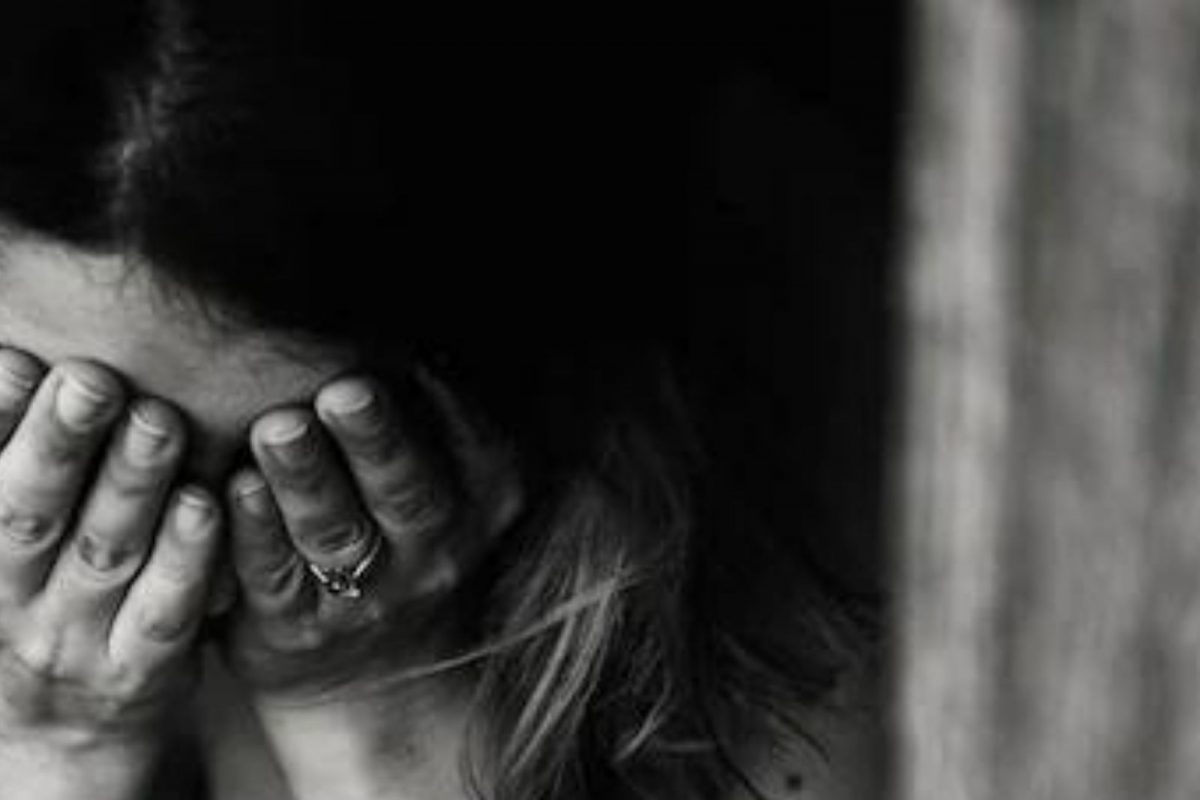 पतीच्या खिशात सापडलं असं काही की पत्नीची उडाली झोप; दुसऱ्या महिलेसोबत करायचा हे काम