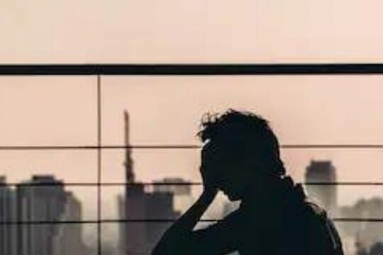 OLX वरुन जुनी गाडी बुक केली, पण गळ्यात पडली तरुणी; सत्य समजताच पोलिसानं कोर्टात घेतली धाव