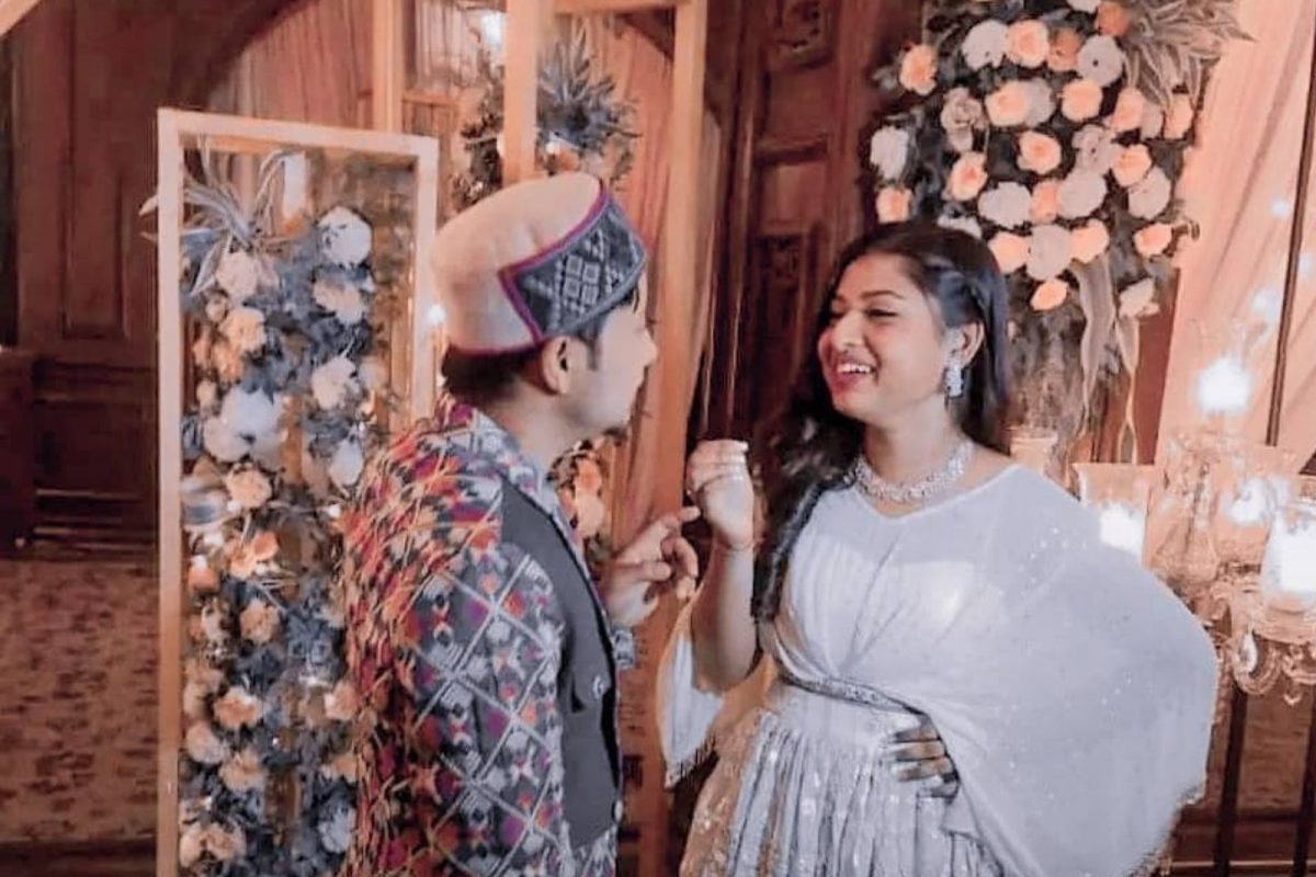 पवनदीप-अरुणीताला झटका! कायदेशीर अडचणीत सापडलं हे Rumored Couple, वाचा नेमकं काय घडलं?