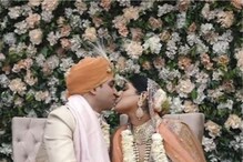 ...अन् लग्नातच एकमेकांना KISS करू लागले नवरी-नवरदेव; हा VIDEO जिंकेल तुमचं मन ...अन् लग्नातच एकमेकांना KISS करू लागले नवरी-नवरदेव; हा VIDEO जिंकेल तुमचं मन