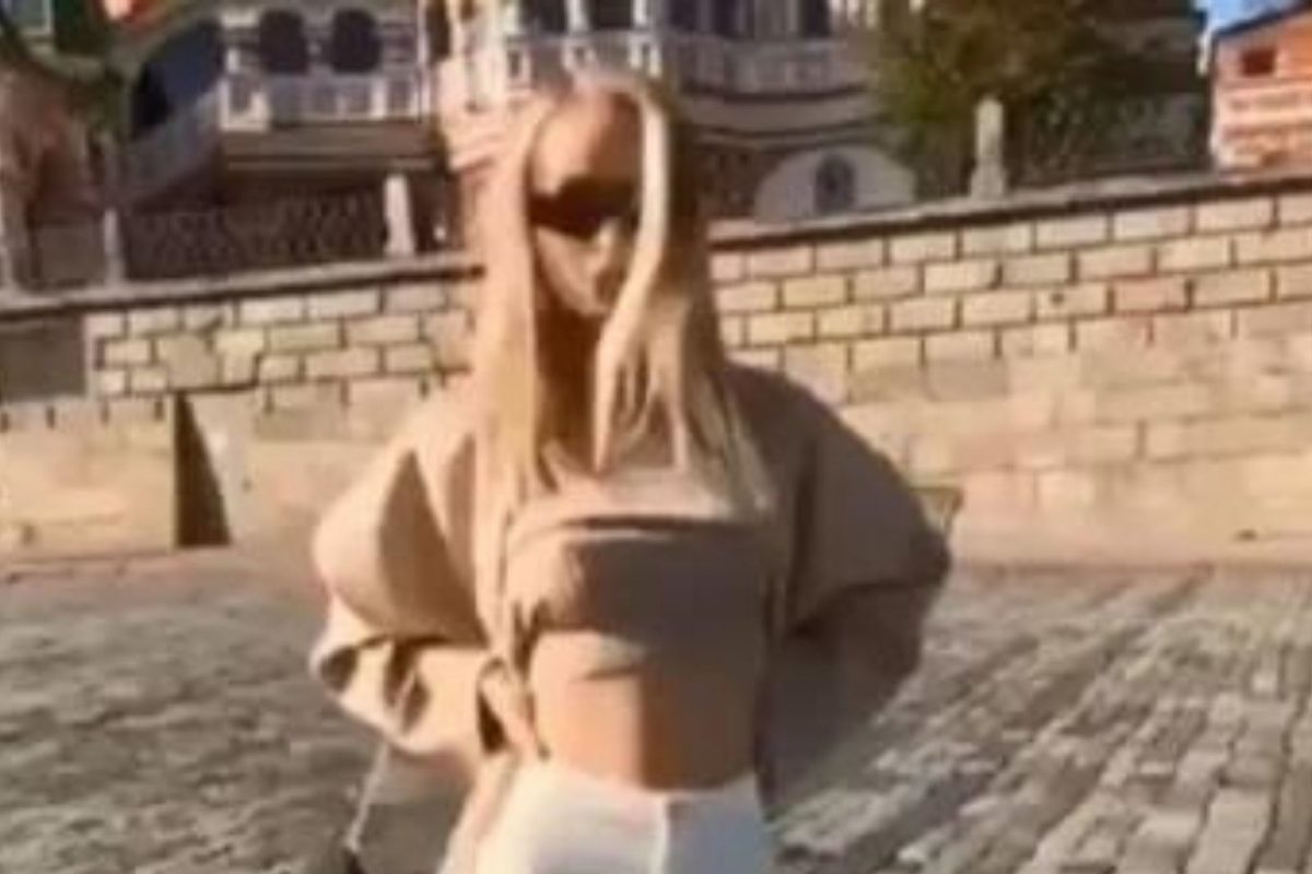 अॅडल्ट स्टारचा तो फोटो पाहून भडकले लोक; देऊ लागले जीवे मारण्याची धमकी, यात असं नेमकं काय होतं?