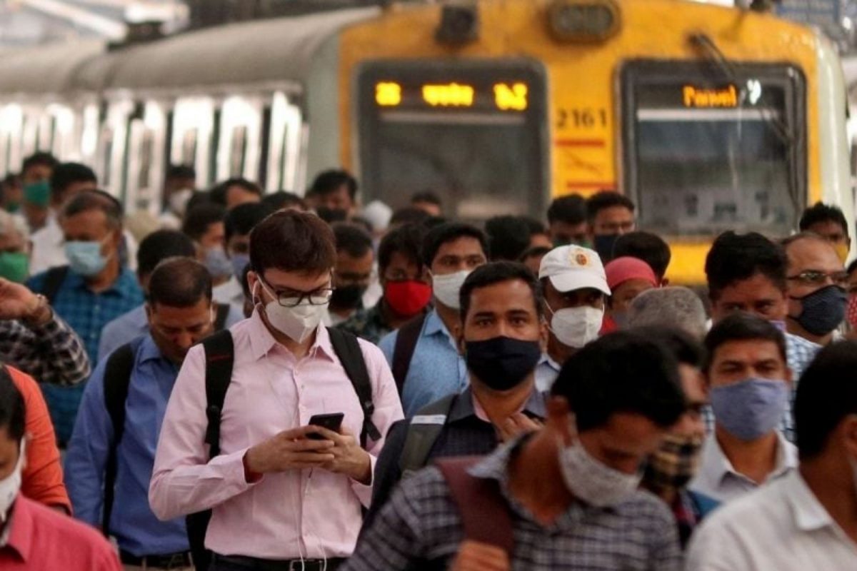 कोरोनाच्या पार्श्वभूमीवर सणासुदीआधी केंद्रानं राज्यांना केलं अलर्ट; जारी केली मार्गदर्शक तत्वे