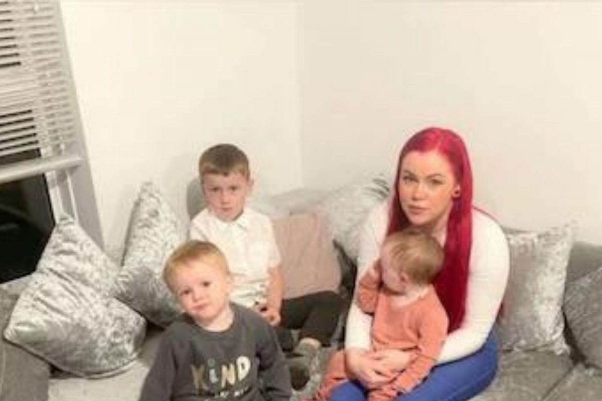 '2 मुलांसोबत एकाच सोफ्यावर झोपावं लागतं'; कपलनं व्यथा मांडत थेट प्रशासनाकडे मागितली मदत