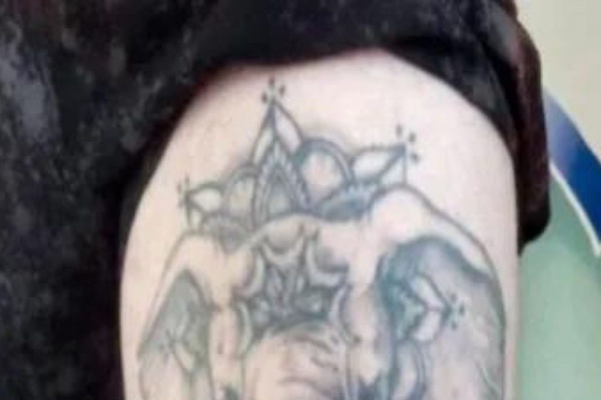 युवकानं मांडीवर गोंदवला विचित्र टॅटू; पाहताच अश्लील म्हणत लोकांनी उडवली खिल्ली