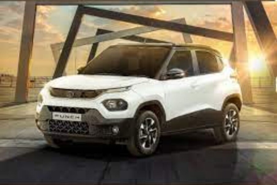 तुम्हाला तुमच्या मोठ्या कुटुंबाच्या हिशोबानं आणि आपल्या बजेटमध्ये चांगली आणि स्टायलिश कार घ्यावी असं वाटत असेल तर Tata ने नवा पर्याय सादर केला आहे. TATA PUNCH नावाची एक धमाकेदार SUV कार लाँच झाली आहे. या गाडीची फीचर्स, लुक, किंमत काय आहे जाणून घ्या 