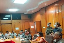 नेपाळच्या मंत्रिमंडळात भारताची लेक; रोटी-बेटीच्या नाळेने 2 देशांचं नातं झालं दृढ नेपाळच्या मंत्रिमंडळात भारताची लेक; रोटी-बेटीच्या नाळेने 2 देशांचं नातं झालं दृढ