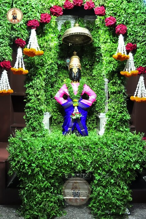 नवरात्रौत्सवाच्या पहिल्या दिवसापासून राज्यातील मंदिरे भाविकांना दर्शनासाठी खुली करण्यात आल्याने भाविकांमध्ये उत्साह आणि आनंदाचे वातावरण आहे. (फोटो सौजन्य: श्री विठ्ठल रुक्मिणी मंदिर समिती) 