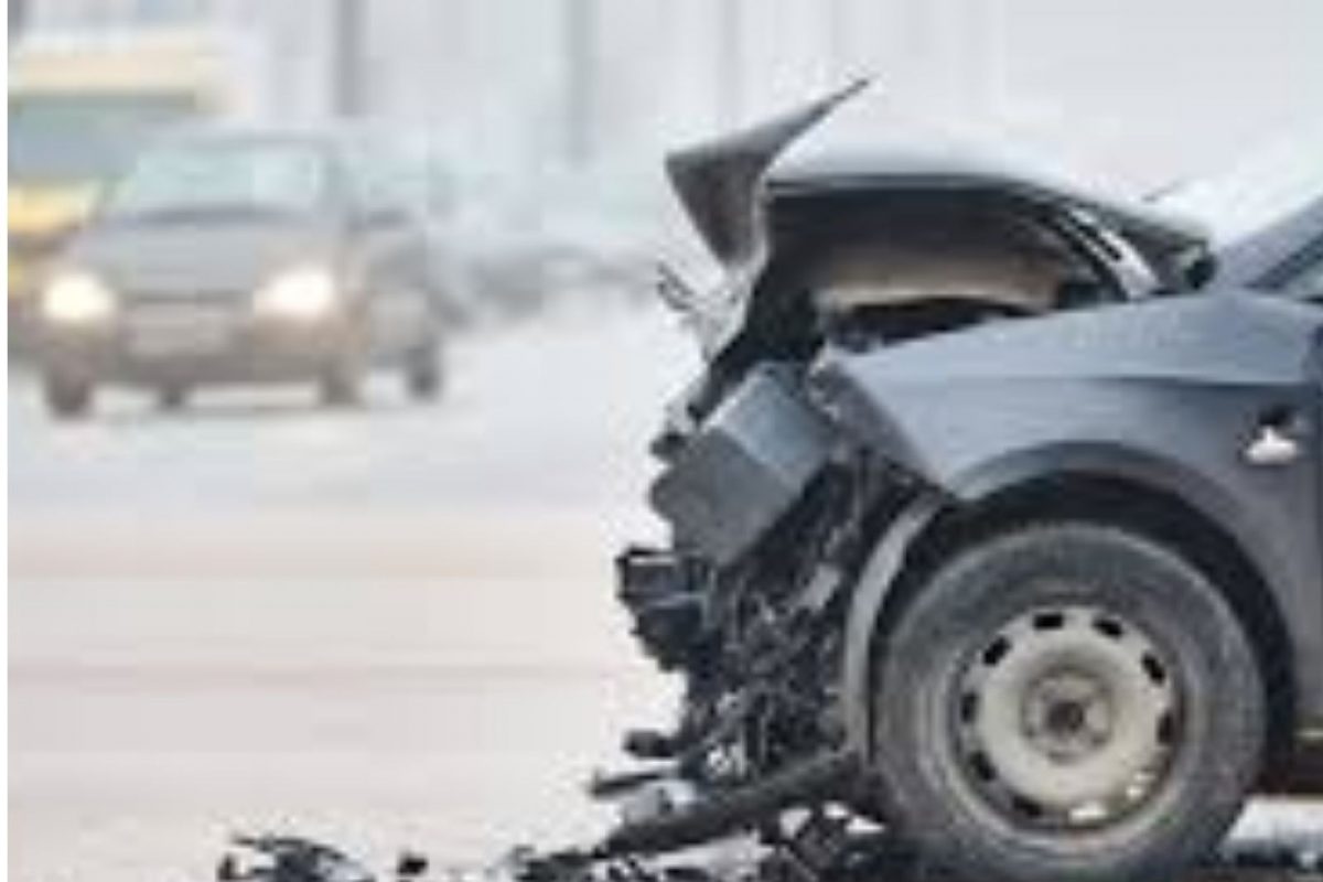 Shocking! चालत्या कारचं स्टेअरिंग लॉक झाल्याने मोठा अपघात, महिला डॉक्टरचा जागीच मृत्यू