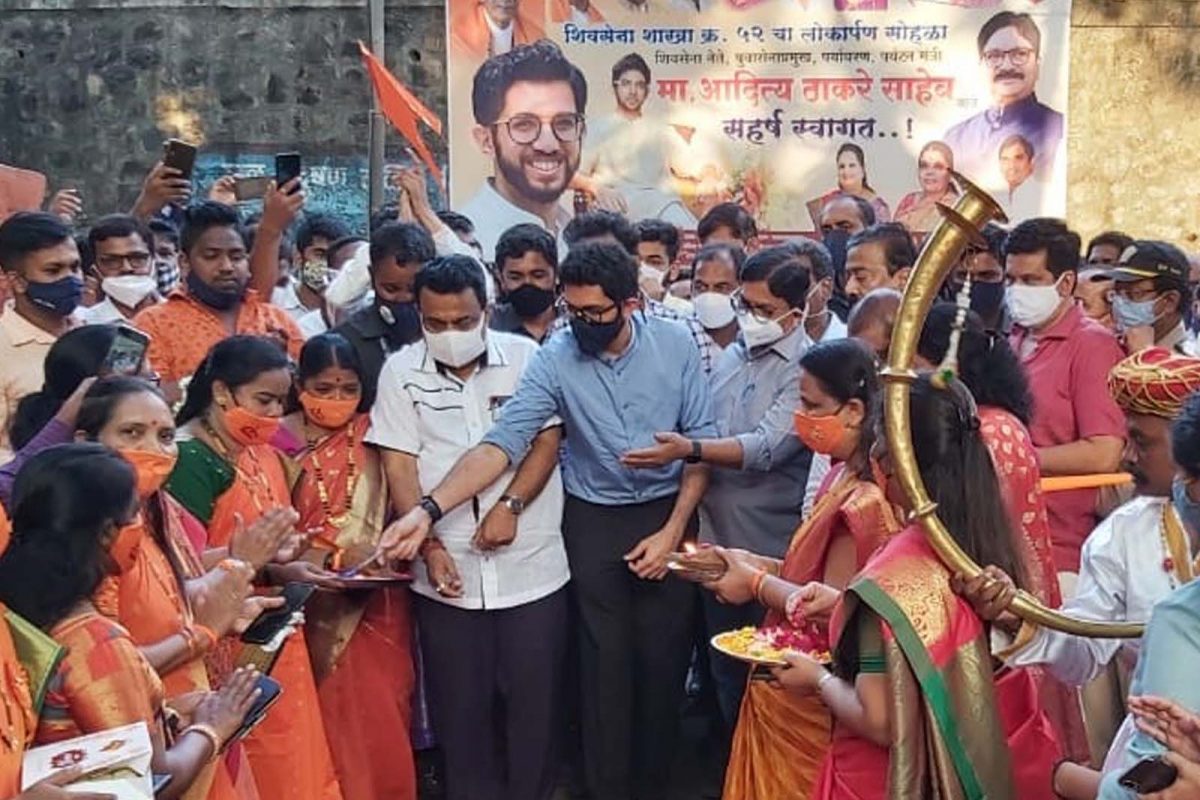 'आता आपल्याला शाखा ई-शाखा करण्याची वेळ आली आहे. लोकं तर आपल्याकडे येतीलंच मात्र आता आपण त्यांच्या पर्यंत पोहचण्याची वेळ आली आहे'