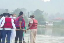काठोकाठ भरलेलं धरण...पावसाळी वातावरण...मधोमध अडकला अजित दादांचा तराफा, अन्... काठोकाठ भरलेलं धरण...पावसाळी वातावरण...मधोमध अडकला अजित दादांचा तराफा, अन्...