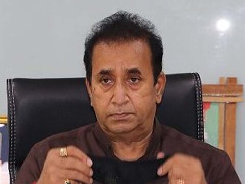  

मुंबईचे माजी पोलीस आयुक्त परमबीर सिंग यांनी अनिल देशमुख यांच्यावर 100 कोटी रुपये वसुलीचा आरोप केला होता.