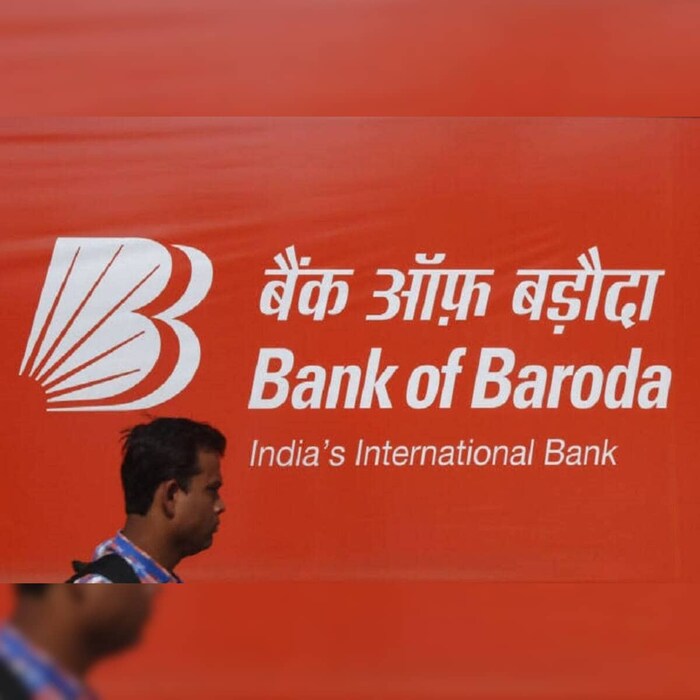  बँक ऑफ बडोदाने ट्विटरवरुन दिली माहिती- बँक ऑफ बडोदाने ट्विटरवरुन याबाबत माहिती दिली आहे. हा मेगा ई-लिलाव सरफेसी कायद्याअंतर्गत (SARFAESI Act) करण्यात येणार आहे. बँक ऑफ बडोदाकडून रेसिडेंशियल, कमर्शियल, इंडस्ट्रियल, अ‍ॅग्रीकल्चर प्रॉपर्टी स्वस्तात खरेदी करता येणार आहे. बँक ऑफ बडोदाकडून अशा प्रॉपर्टींचा लिलाव केला जाणार आहे, ज्या डिफॉल्टच्या यादीमध्ये आल्या आहेत. तुमच्या आवडीची प्रॉपर्टी खरेदी करण्याची ही संधी असल्याचं ट्वीट बँकेने केलं आहे.