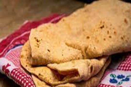 ताजंच कशाला हवं! शिळी चपाती खाण्याचेही आहेत खूप सारे फायदे