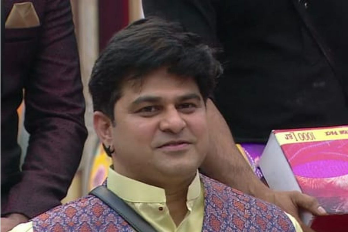 Bigg Boss Marathi : एक आत एक बाहेर; बिग बॉस मराठीच्या घरातून आविष्कार दारव्हेकर बाहेर!