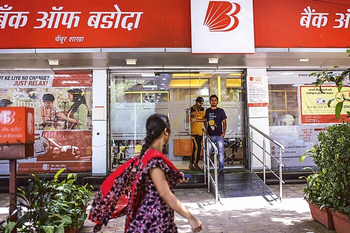 कुठे कराल रजिस्ट्रेशन?- बँक ऑफ बडोदाच्या मेगा ई-ऑक्शनमध्ये इच्छूक बिडरला e Bkray पोर्टल https://ibapi.in/ वर रजिस्ट्रेशन करावं लागेल. बिडर्स रजिस्ट्रेशनवर क्लिक केल्यानंतर बिडरला आपल्या मोबाईल नंबर आणि Email ID चा वापर करुन E-Auction प्लॅटफॉर्मवर रजिस्ट्रेशन करावं लागेल.