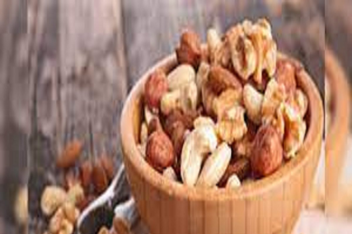 side effects of cashew: यामुळेच काजू खाण्याचा होतो त्रास; जाणून घ्या कधी खाणं टाळायलाच हवं