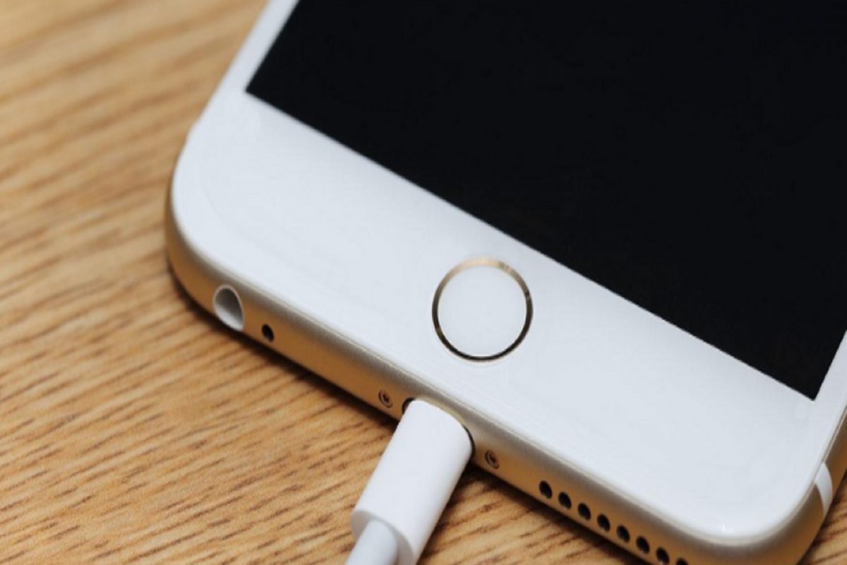 iPhone फुल Charge करण्यासाठी इतकं येतं विजेचं बिल, ऐकून व्हाल हैराण