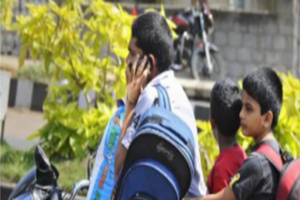 लहान मुलांना Bike वर बसवण्यासाठीचा नियम बदलणार, सुरक्षेच्यादृष्टीने मोदी सरकारने सांगितले नवे नियम