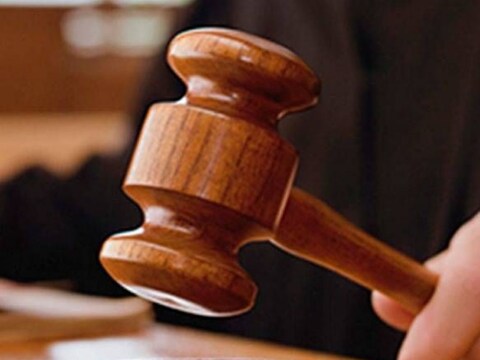 Crime in Pune: लैंगिक हेतूशिवाय अल्पवयीन मुलीकडे प्रेम व्यक्त करणं किंवा लग्नासाठी मागणी घालणं हा लैंगिक छळ असू शकतो का? याबाबत पुणे विशेष न्यायालयाने महत्त्वपूर्ण निकाल दिला आहे. 