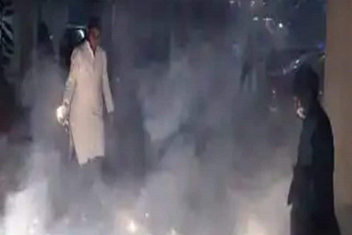 पेटता फटाका उडून डोळ्याला लागला अन् 9 वर्षीय मुलाने डोळा गमावला (Representative Image: AFP File Photo)