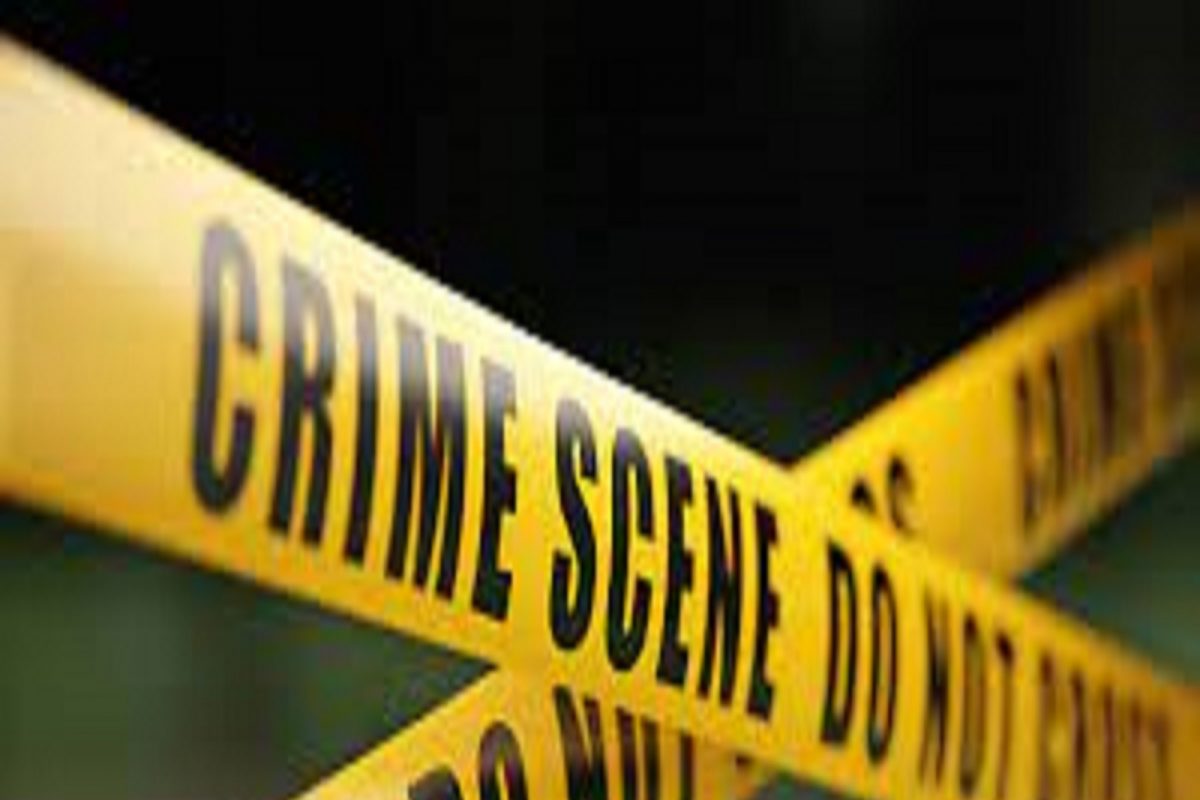 Shocking! पत्नीसोबत गैरवर्तन केल्याने भडकला पती; युवकाच्या डोळ्यात खुपसलं टोकदार हत्यार अन्...