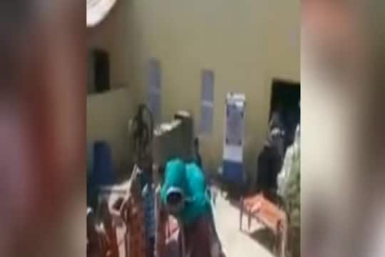 अरे आंटी जी! महिलेचा सर्वांसमोर 'खटिया तोड' डान्स; VIDEO पाहून तोंडात बोटं घालाल