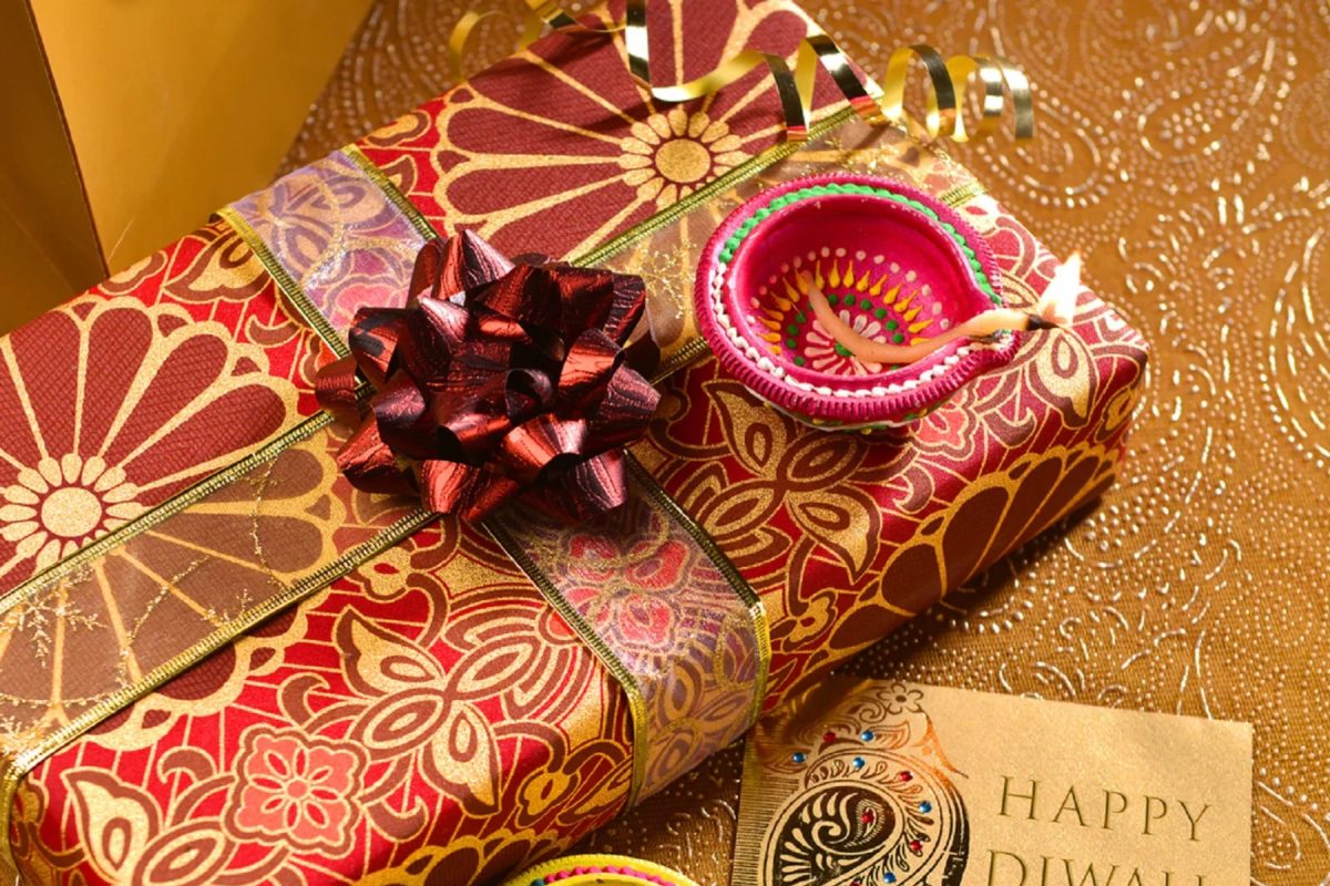 Vastu Tips for Diwali 2021 : दिवाळीपूर्वी 'या' गोष्टी नक्की करा म्हणजे लक्ष्मी येईल घरा