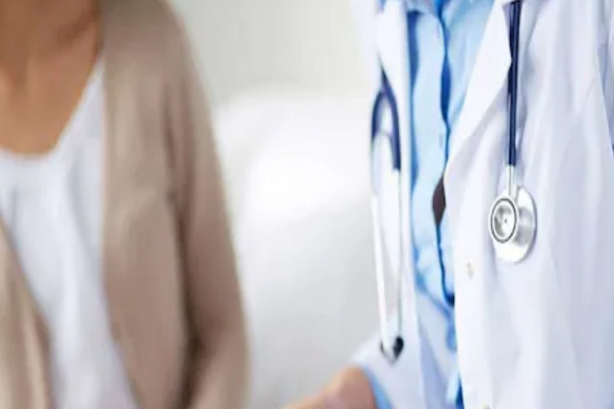 आपला 'आजार' पाहून हादरली तरुणी, डॉक्टरविरोधातच केली तक्रार; नेमकं काय आहे प्रकरण पाहा