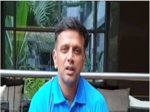टीम इंडियाचा (Team India Coach) पुढचा मुख्य प्रशिक्षक होण्यासाठी राहुल द्रविडने (Rahul Dravid) पहिलं पाऊल टाकलं आहे. या पदासाठी राहुल द्रविडने बीसीसीआयकडे (BCCI) अर्ज केला आहे.