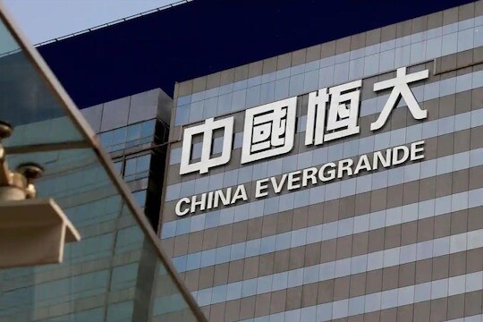  Evergrande बंद झाली, तर त्याचा थेट परिणाम देशातल्या कित्येक कंपन्यांवर होणार आहे. यामुळे भारताच्या अर्थव्यवस्थेवरही ताण येण्याची शक्यता आहे.