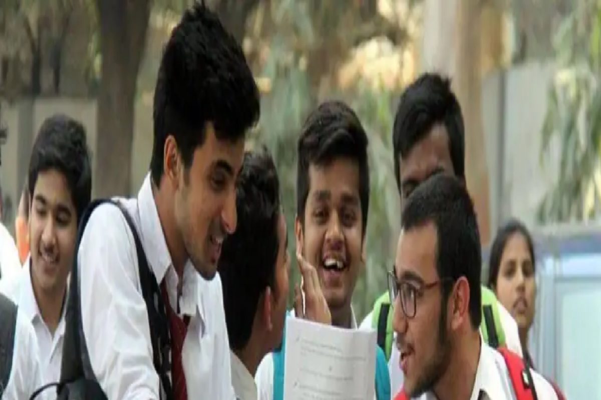 CBSE EXAMS: दहावी आणि बारावीची परीक्षा होणार ऑफलाईन, चार दिवसांनी जाहीर होणार वेळापत्रक