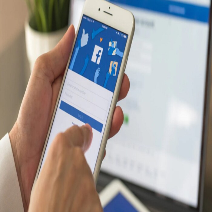 Facebook Account अकाउंट लॉगइन करताना पासवर्ड सिक्योर ठेवा. ओपन Wifi चा वापर करू नका.