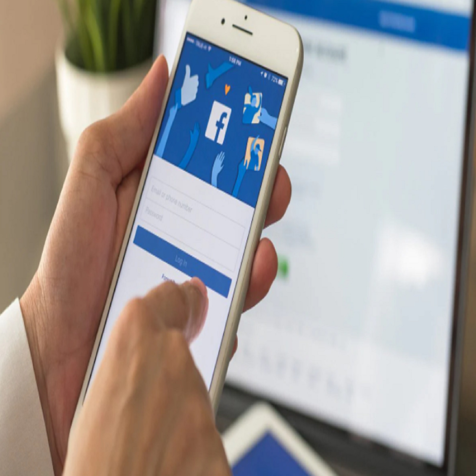 Facebook Account अकाउंट लॉगइन करताना पासवर्ड सिक्योर ठेवा. ओपन Wifi चा वापर करू नका.
