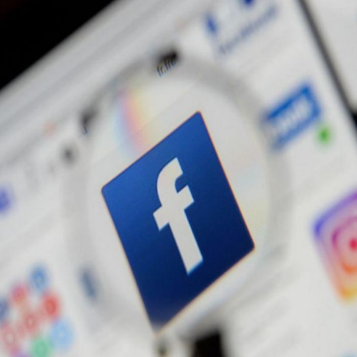 Manage Future Activity या पर्यायावर क्लिक करा आणि Off Facebook Activity बंद करा.