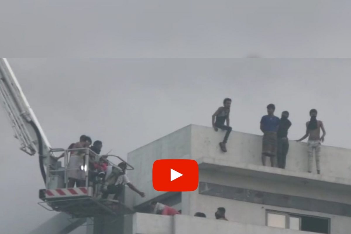 पॅकेजिंग यूनिटला भीषण आग; पाचव्या मजल्यावरून मजुरांनी मारल्या उड्या, थरारक VIDEO