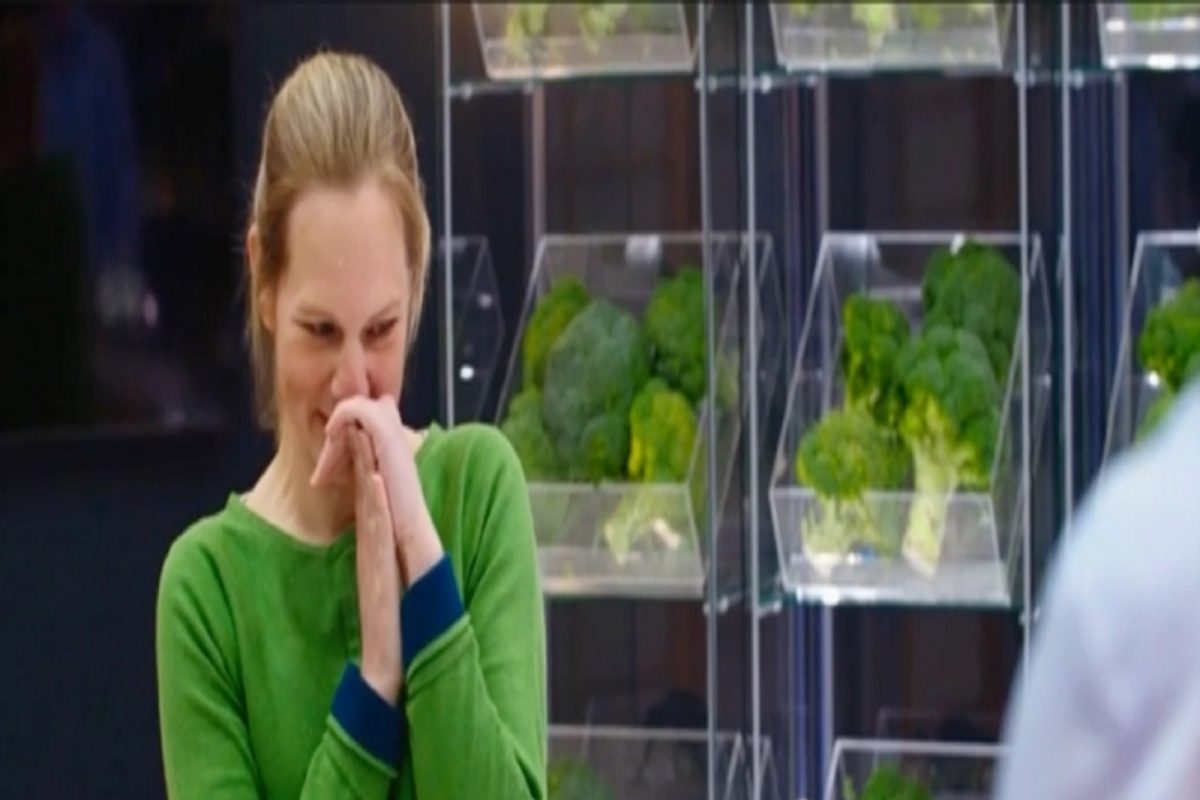 ऐकावं ते नवल! हिला चक्क भाज्यांची वाटते भीती; पाहताच दरदरून फुटतो घाम कारण...