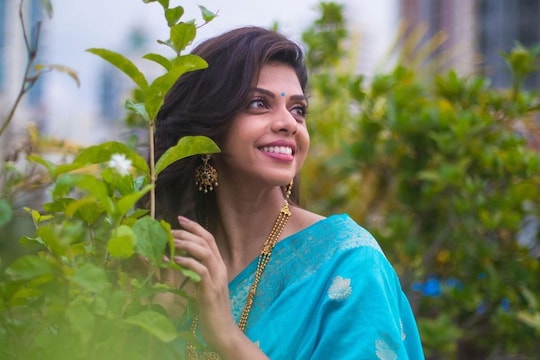 ''ऋतुजा लग्न करशील का माझ्याशी'' ; अभिनेत्रीचा साधा-सिंपल अंदाज पाहून चाहत्याने थेट घातली लग्नाची मागणी