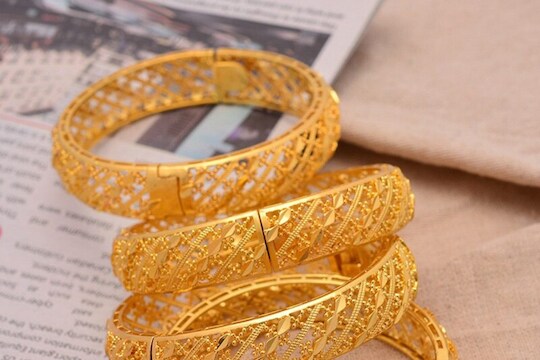 Gold Price Today: दिवाळीच्या काही दिवस आधी महागलं सोनं, वर्षाअखेर चांदी पोहोचणार  82,000 रुपयांवर?