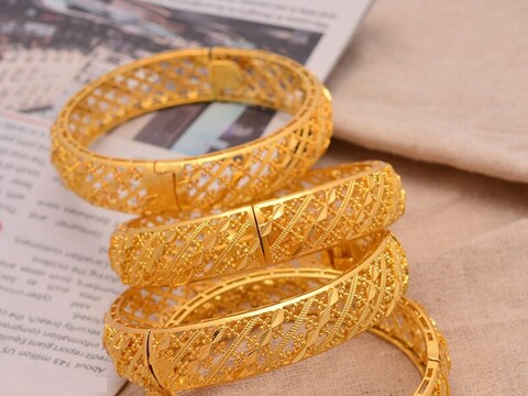  सणासुदीच्या काळात सोनंखरेदी करण्याचा तुमचा विचार असेल (Planning to Buy Gold) तरी ही बातमी तुमच्यासाठी महत्त्वाची आहे. दिवाळीपूर्वी सोने खरेदी करणे महाग झाले आहे