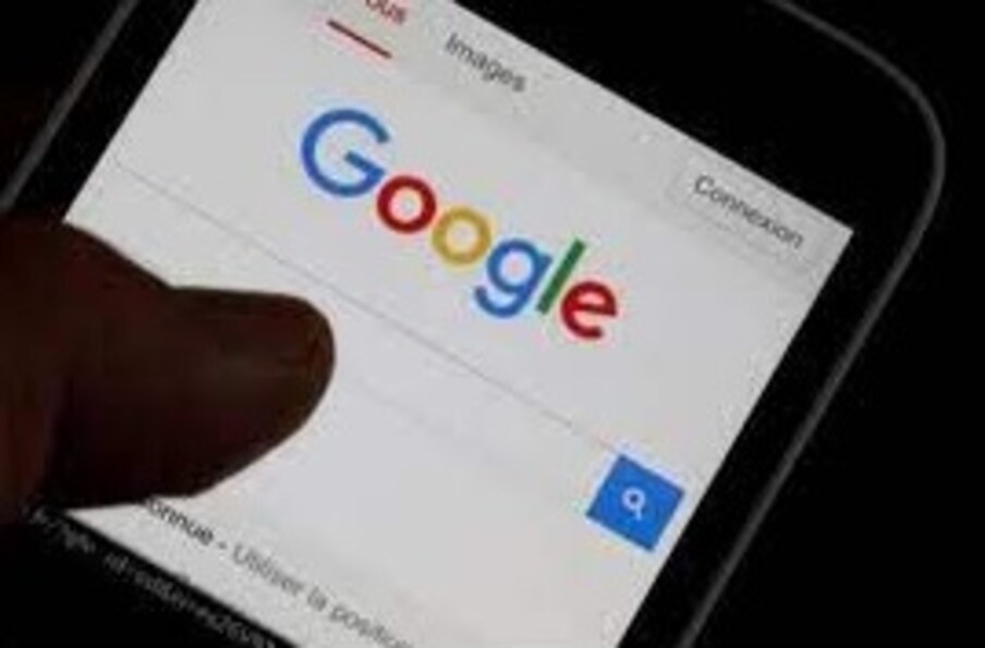 क्रॉलिंगसाठी Google bot चा प्रयोग केला जातो. या प्रोसेसमध्ये गुगल इतर पेजेसला क्रॉल करतो आणि नवं पेज इंडेक्स जोडत राहतो. 
