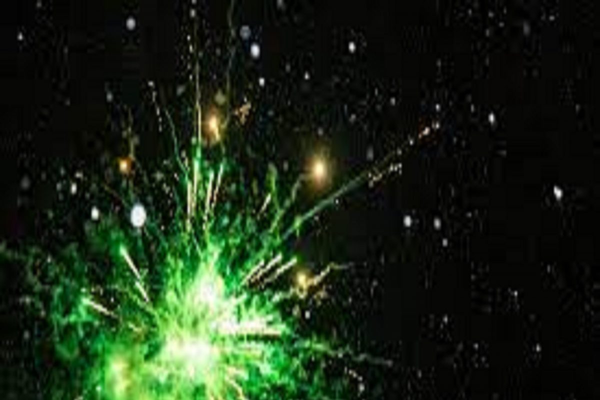 सामान्य फटाक्यांपेक्षा कसे वेगळे असतात Green Crackers; यातून धूर येत नाही का?